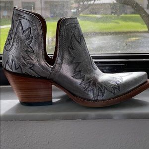 Authentic Ariat Silver boots 100% leather